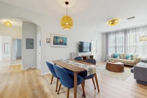 Beautiful home with resort pool and space for the whole family