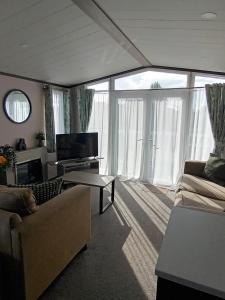 Boulevard Escape, Seal Bay Retreat
