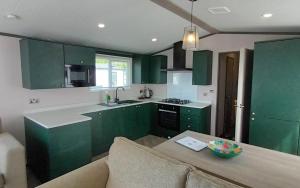 Boulevard Escape, Seal Bay Retreat