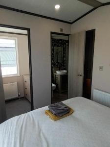 Boulevard Escape, Seal Bay Retreat