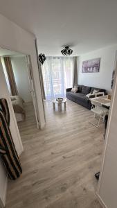 Cozy & modern 2-room apartment, private parking, Disney