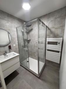 Cozy & modern 2-room apartment, private parking, Disney