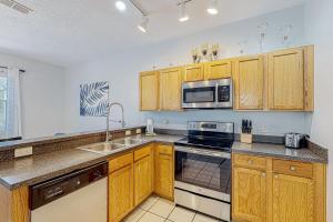 Dog-friendly home in a quiet area near Disney with private heated pool, pool spa