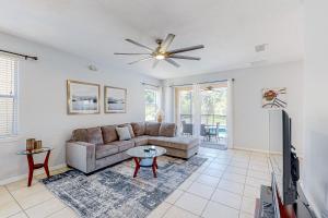 Dog-friendly home in a quiet area near Disney with private heated pool, pool spa