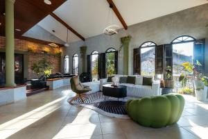 The Arco Chato Penthouse by AcoModo Casco Viejo