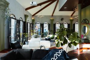 The Arco Chato Penthouse by AcoModo Casco Viejo