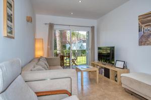 Apartment with Pool and Tennis