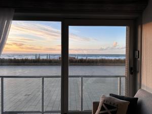 Waves of Westende - a studio with a sea view