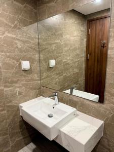 Ocean Park - Spacious 2BR Lake View on High Floor - Free Gym, Park Walk