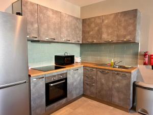 Spacious 3 Bedroom with Balcony & AC