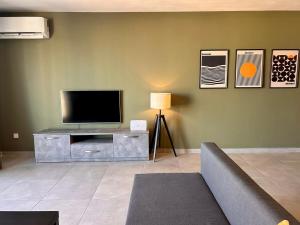 Spacious 3 Bedroom with Balcony & AC