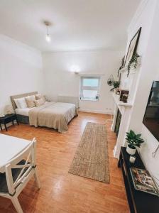 Cosy Double Room1- 2 mins to Tooting Bec Station