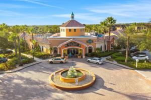 Dog-friendly townhouse with heated pool, lazy river, hot tub, game room, BBQ