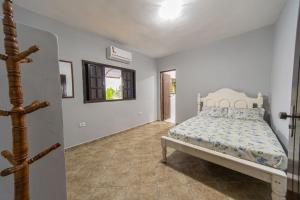 Casa para 15 com Churrasqueira e Ar a 35m da Praia
