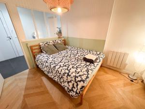 6 Historic Pigalle AptWalk to Montmartre &Metro