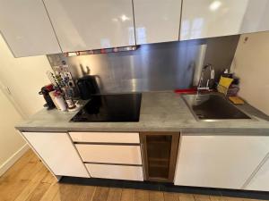 1 Cozy Studio in Historic 3rd Arr Near Metro