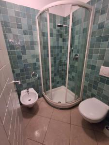 Spiaggia Serena - con giardino e box a 10 mt dal mare