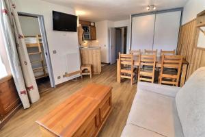 Résidence Grand Bois A - CONFORTABLE 2 PIECES + CABINE, SKIS AUX PIEDS ET PROCHE DES COMMERCES MAE-2024
