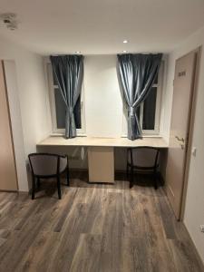Kurvilla Apartments