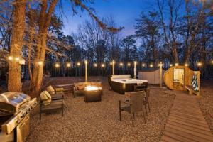 Sauna - Hot Tub - Lake Access - Arcade Games