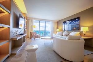 1 Hotel 1 Bedroom 1 and Half Bathroom Beachfront Residence With Balcony