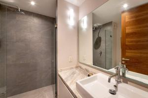 Luxury Condo, Hab Privada 100MB AC Gym Pool Cine
