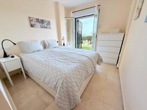 Garden Apt with Sea Views & Pool
