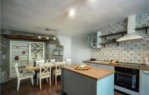 Stunning Home In Buzet
