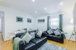 6-Bedroom Byrom Apartment - Ideal For Groups