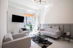 Le Magenta - Happy Rentals