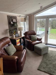 Hot Tub Lodge with Panoramic Views & Free Golf
