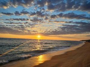 Beautiful Loft in Playa Carrizalillo, AC and Wifi