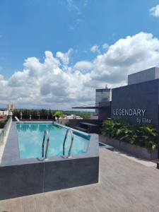 Oasis en Equipetrol con piscina y gym de lujo
