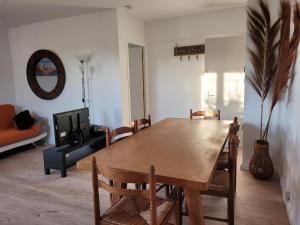 Appart dans Villa Solaire jardin à 10mn de la mer