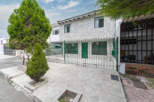 Modern Home byAirport & Chipichape Mall- Nightlife