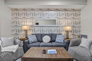 Mystic Springs #108 - Hot Tub and Pool, Pets managed by Little Sister Getaways