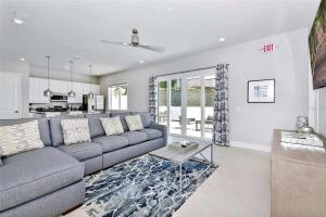 Two-story luxury condo near Disney with pool