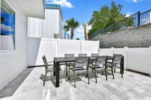 Two-story luxury condo near Disney with pool