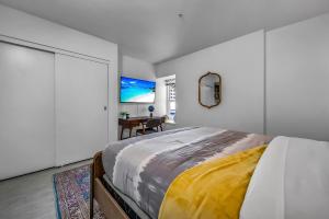 Promenade Studio With Free Parking!