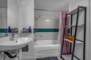 Promenade Studio With Free Parking!