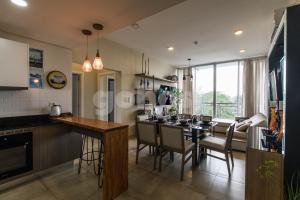 Chic apartment 600 m from Shopping del Sol