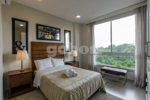 Chic apartment 600 m from Shopping del Sol
