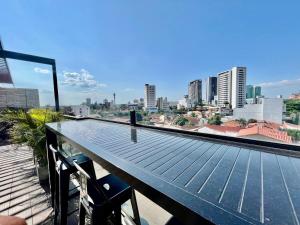 Studio con amplio balcon en Equipetrol