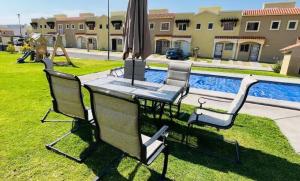 2-Bedroom Apartment, Tv, HBO, WiFi, Pool