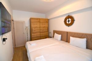 Azure Breeze Suites B