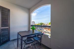 Oura Beach Vibes Studio by Ricardo