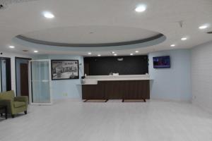 Burgundy Inn & Suites