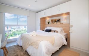 Lovely City View Apt in Perfect Location