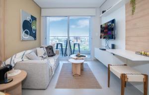 Lovely City View Apt in Perfect Location