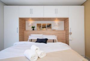 Lovely City View Apt in Perfect Location